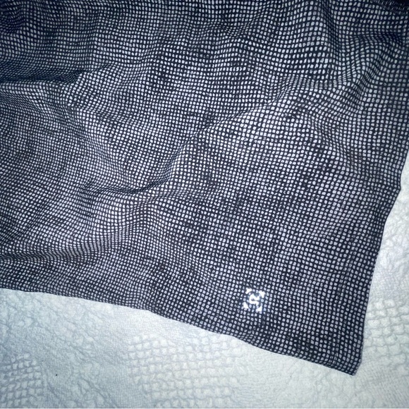 Lululemon - Picture 4 of 5